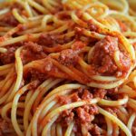 Spaghetti with crumbled meat